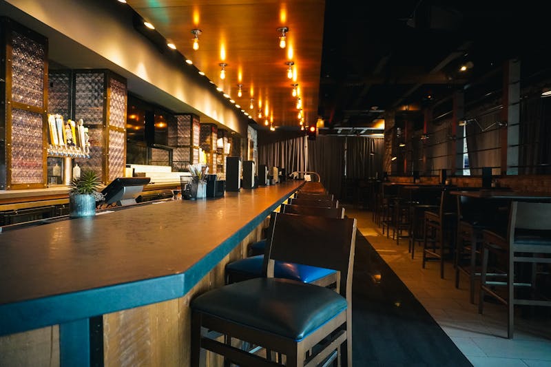 4 rivers bar and lounge interior design